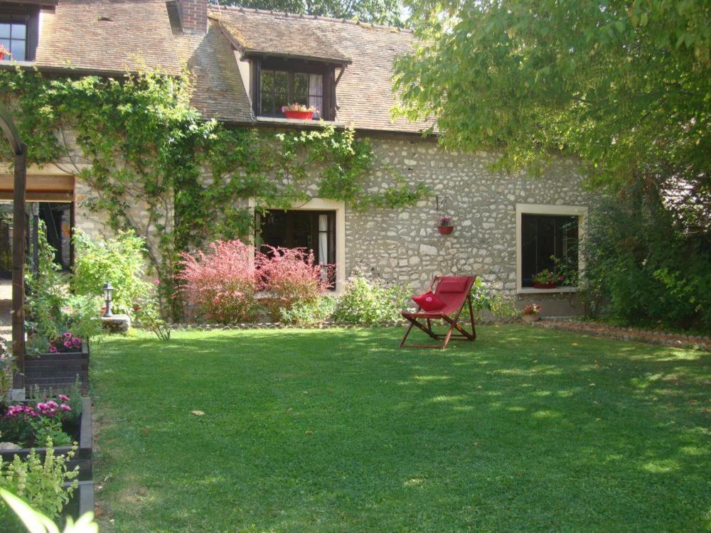 Le Noyer Bed & Breakfast Breuilpont Bagian luar foto